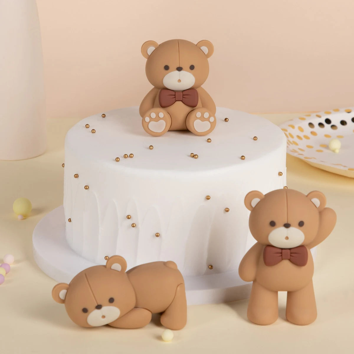 Teddy with cake